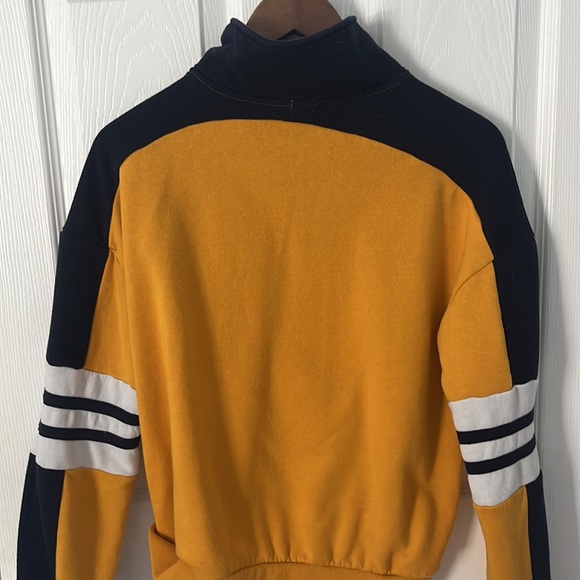 2 for 30 garage sweaters - Picture 5 of 5